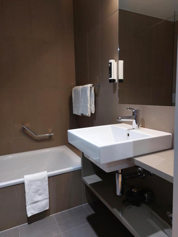 B&B Hotel Lausanne คริสซิเยร์ ภายนอก รูปภาพ